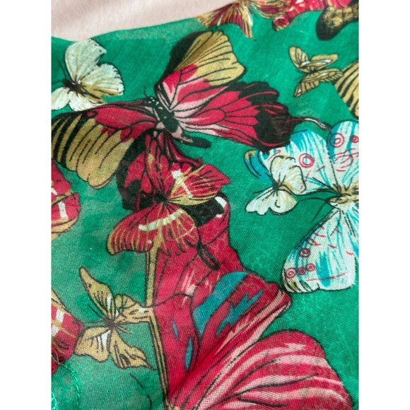 Butterfly Print Green Triangle Scarf With Crochet Lace Trim Tassels - Picture 4 of 5